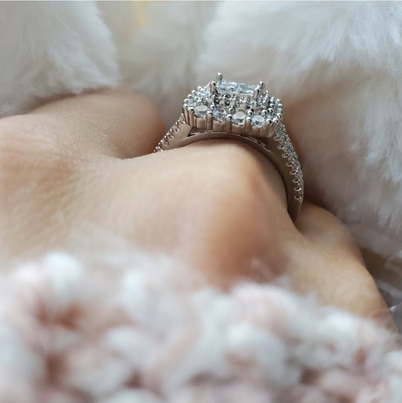 New Gorgeous 925 Silver Wedding Ring - Picture 5 of 9